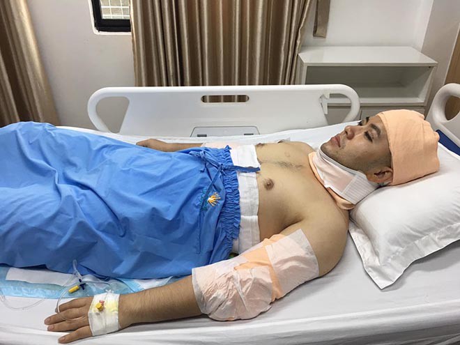 Bất ngờ với hình ảnh Akira Phan nằm băng bó trên giường bệnh sau khi hút mỡ giảm cân - Ảnh 4.