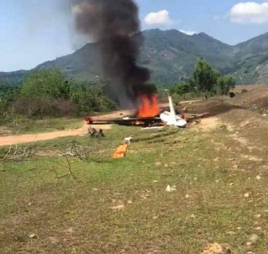 Ảnh hiện trường vụ máy bay quân sự Iak-52 rơi ở Khánh Hòa, 2 phi công hy sinh - Ảnh 5.