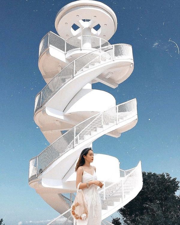 Nha Trang xuất hiện cầu thang xoắn trắng muốt, hứa hẹn trở thành bậc thang lên thiên đường sống ảo của giới trẻ - Ảnh 4.