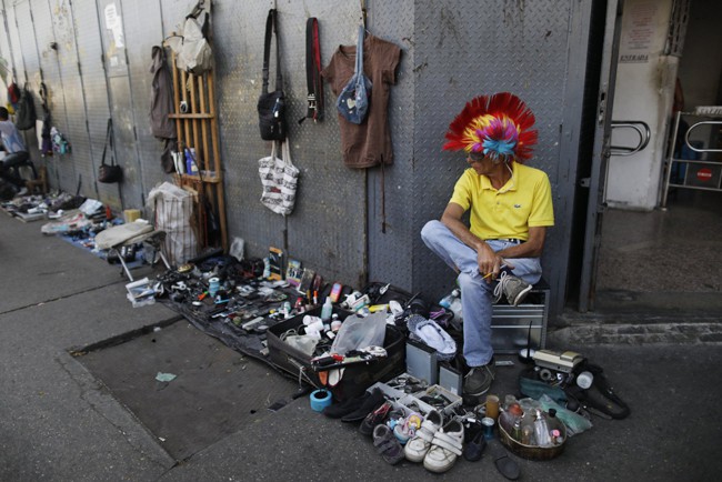  Lâm cảnh khó khăn, người dân Venezuela tích cực dùng đồ tái chế  - Ảnh 7.