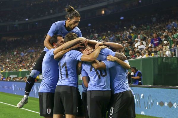 Song sát Cavani - Suarez nổ súng, Uruguay thắng đậm khó tin trước Ecuador - Ảnh 2.