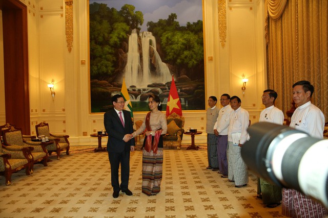Phó Thủ tướng Vương Đình Huệ hội đàm với Phó Tổng thống Myanmar - Ảnh 2.