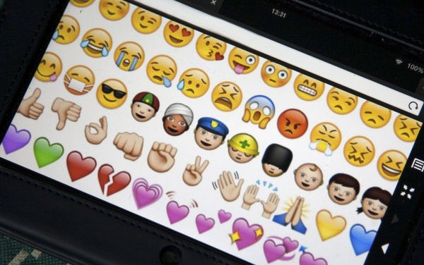 Sử dụng emoji OK thay cho câu trả lời, nhân viên bị sếp đuổi thẳng cẳng khỏi công ty - Ảnh 1.