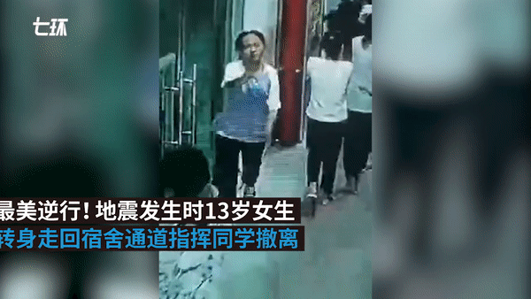 Hình ảnh nữ sinh 13 tuổi dũng cảm ngược dòng người để sơ tán các bạn trong trận động đất ở Trung Quốc gây bão MXH - Ảnh 2.