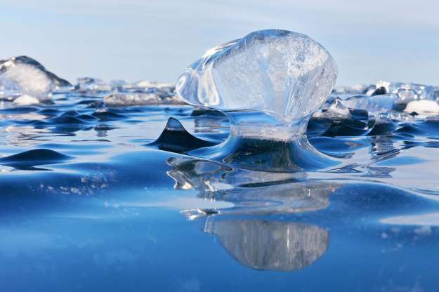 Những hình ảnh đáng kinh ngạc về tạo hình băng trên hồ Baikal - Ảnh 2.