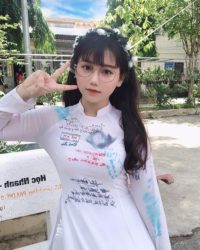 Girl xinh Bình Dương sinh năm 2001 được mệnh danh là “cực phẩm áo dài”: Áo trắng có làm anh say nắng? - Ảnh 2.