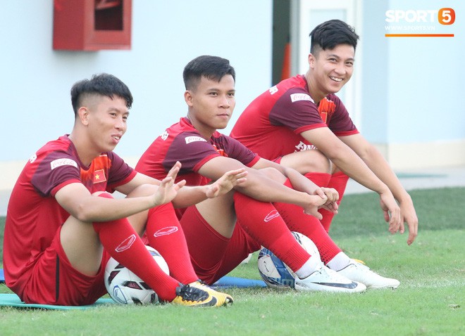 Hot boy Việt kiều chưa thể tập luyện, xót xa nhìn hàng loạt cầu thủ U23 Việt Nam chấn thương - Ảnh 2.