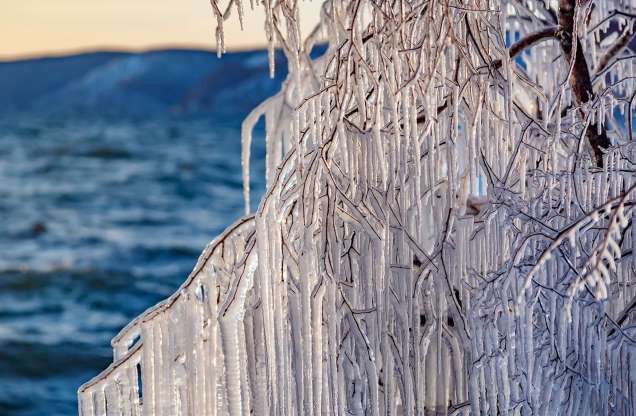 Những hình ảnh đáng kinh ngạc về tạo hình băng trên hồ Baikal - Ảnh 11.