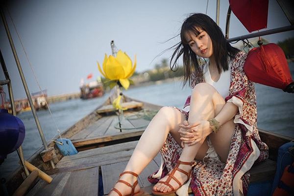 Nữ thần học đường Nhật Bản khoe dáng với bikini ở Việt Nam - Ảnh 3.