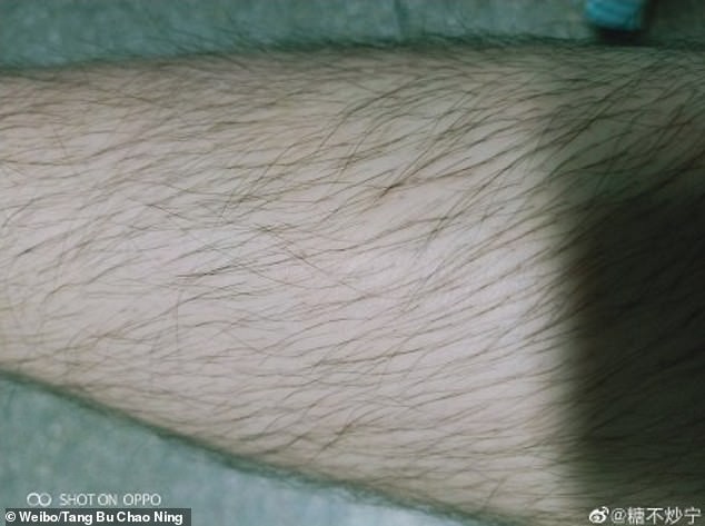 Các thiếu nữ Trung Quốc rộ trào lưu khoe lông tay, lông chân dày đến mức muỗi cũng không đốt nổi - Ảnh 7.