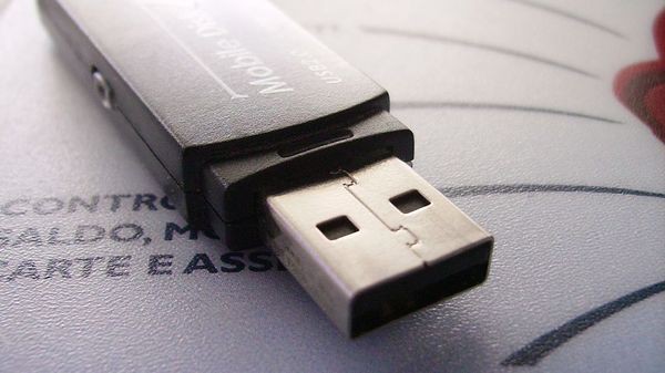 Cha đẻ USB hối hận về phát minh của mình với lý do bất ngờ - Ảnh 1.