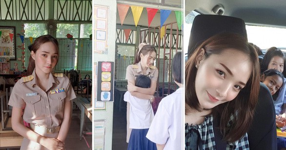 Cô giáo Thái Lan xinh đẹp đăng tải video chào đón học sinh vào lớp mà khiến hàng triệu trái tim thổn thức, ước được làm học sinh thêm lần nữa - Ảnh 1.