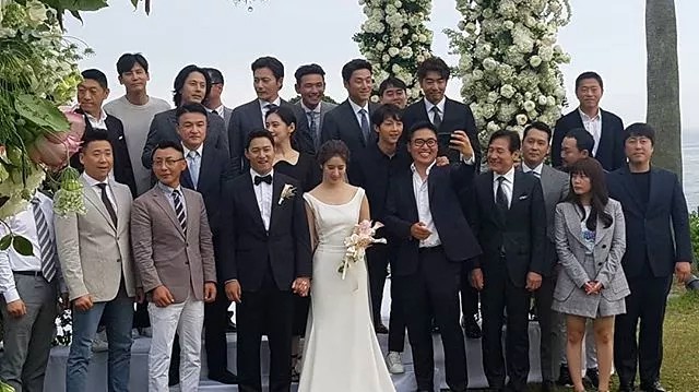 Nam thần Song Hoa Điếm bí mật đám cưới, khách mời toàn những cái tên hàng đầu như Jang Dong Gun, Song Joong Ki - Ảnh 1.
