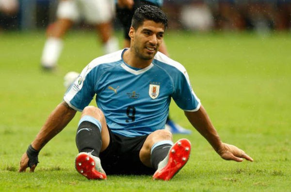 3 lần bị từ chối bàn thắng, Uruguay rời Copa America trong nước mắt của Suarez - Ảnh 1.