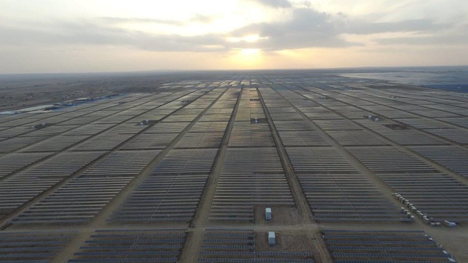 Giữa sa mạc Dubai, người ta sắp sửa hoàn thiện công viên năng lượng Mặt Trời khổng lồ có thể xô đổ mọi thứ kỷ lục - Ảnh 4.