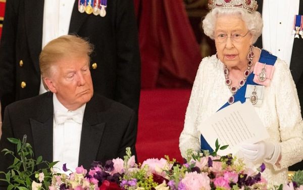 Tranh cãi chuyện ông Trump liệu có ngủ gật khi Nữ hoàng Elizabeth phát biểu nóng mạng xã hội - Ảnh 1.