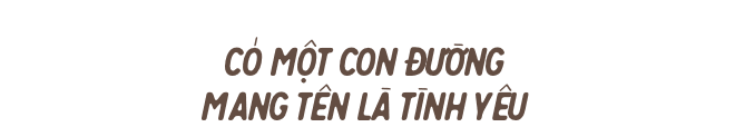 Chuyện vai áo mồ hôi chua, mắt nhòe đi vì máy tính và những ngày nắng ngồi cổng trường đợi con thi - Ảnh 11.