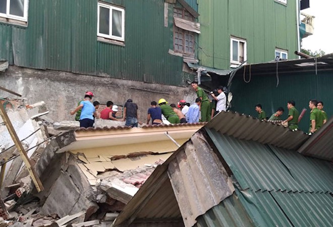 Hiện trường vụ sập nhà tại Hà Tĩnh vùi lấp người bên trong - Ảnh 9.