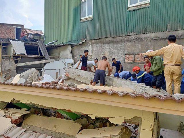 Hiện trường vụ sập nhà tại Hà Tĩnh vùi lấp người bên trong - Ảnh 2.