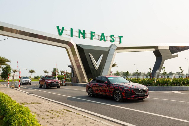 6.000 km xuyên Việt trên VinFast Lux của Hải Kar: Tôi đã đi qua mọi địa hình trên đất nước mà bạn có thể tưởng tượng ra để thấy nó nên được khen hay chê - Ảnh 2. 6.000 km xuyên Việt trên VinFast Lux của Hải Kar: Tôi đã đi qua mọi địa hình trên đất nước mà bạn có thể tưởng tượng ra để thấy nó nên được khen hay chê - Ảnh 2.