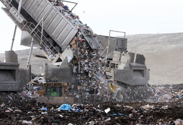 Ám ảnh những bãi rác khổng lồ chất cao như núi khắp nơi trên thế giới, có chỗ cao hơn 65 mét, rộng hơn 40 sân bóng đá - Ảnh 3.
