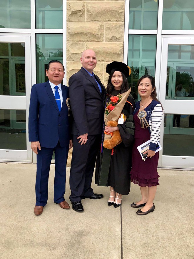 Lần đầu tiên có nữ du học sinh Việt tốt nghiệp thủ khoa ngành Dược một trường Đại học lớn tại Mỹ - Ảnh 4. Lần đầu tiên có nữ du học sinh Việt tốt nghiệp thủ khoa ngành Dược một trường Đại học lớn tại Mỹ - Ảnh 4.