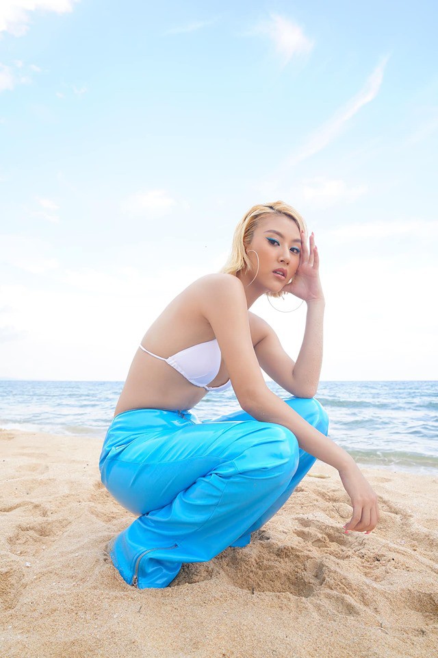 Quỳnh Anh Shyn mặc bikini, khoe thân hình nóng bỏng - Ảnh 9.