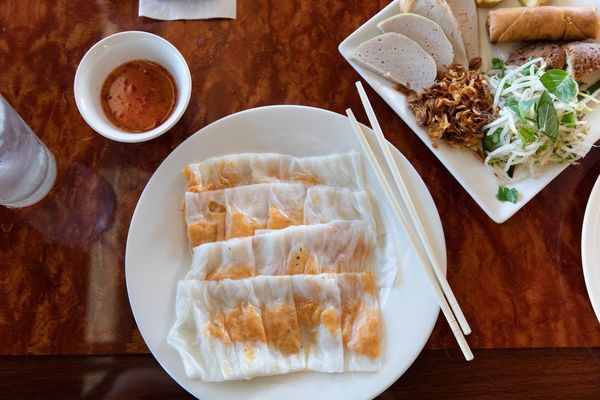Bánh cuốn Việt Nam: Nét tinh tế ẩm thực được khen ngợi nức nở trên báo Mỹ - Ảnh 1.