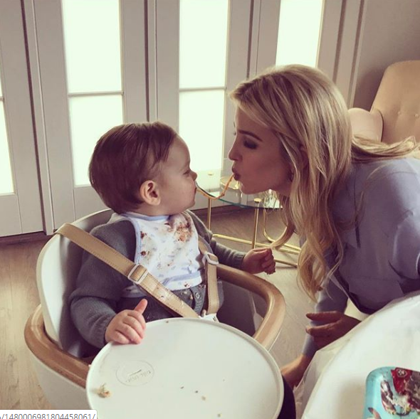 Sang chảnh, thần thái hút hồn là vậy nhưng Ivanka Trump cũng để lộ khoảnh khắc “mẹ bỉm sữa” giống như ai khiến người hâm mộ ngỡ ngàng - Ảnh 7.