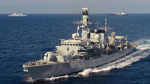 Tàu chiến Anh chĩa pháo cảnh cáo 5 tàu tấn công nhanh Iran - IRGC ra tuyên bố phản bác sắc lạnh - Ảnh 10.