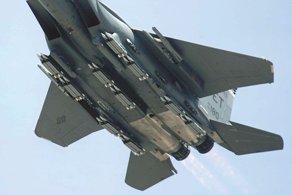Mỹ vét sạch F-15E hiện đại nhất đến Trung Đông: Phủ đầu Iran hay quảng cáo vũ khí? - Ảnh 3.