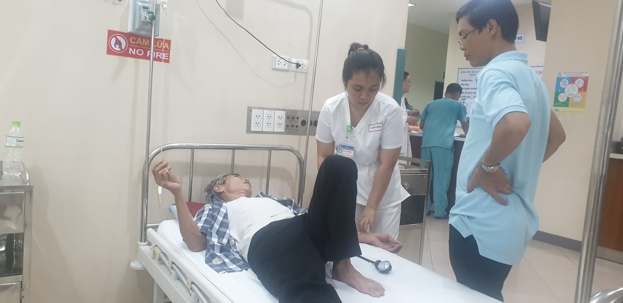 73 người nhập viện sau khi dự đám cưới ở Thừa Thiên- Huế: Ai nấu mâm cỗ tiệc cưới? - Ảnh 1. 73 người nhập viện sau khi dự đám cưới ở Thừa Thiên- Huế: Ai nấu mâm cỗ tiệc cưới? - Ảnh 1.