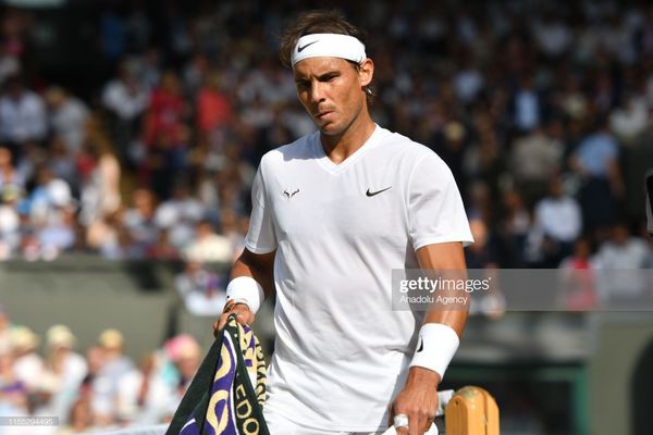 Nadal tức giận bước vào đường hầm sau trận thua trước Federer - Ảnh 1.