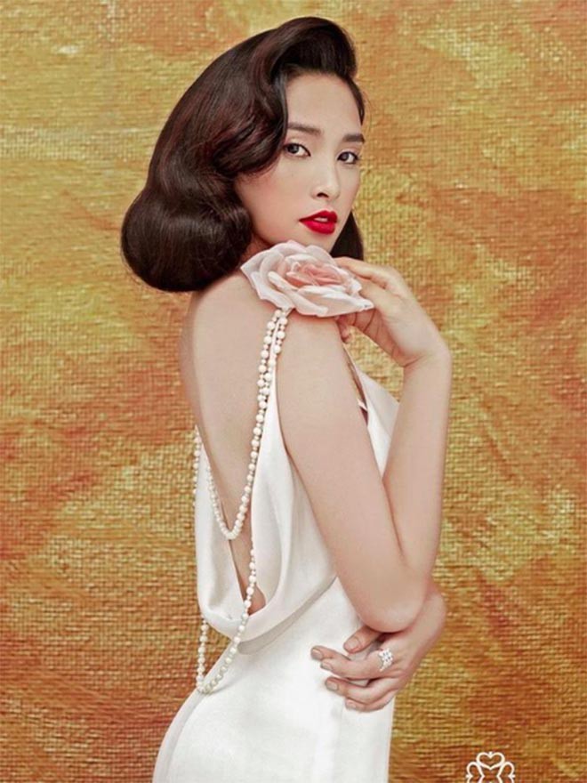 Tiểu Vy nghiện khoe lưng trần sexy sau 10 tháng đăng quang Hoa hậu Việt Nam - Ảnh 11.