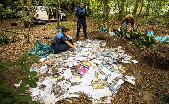 Phát hiện hàng nghìn bức thư bị chôn trong rừng sâu Hà Lan - Ảnh 1.