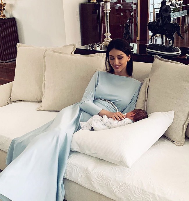 HOT: Nữ hoàng sắc đẹp Nga ly dị cựu vương Malaysia sau 1 năm kết hôn, khi vừa sinh con được 2 tháng - Ảnh 3.