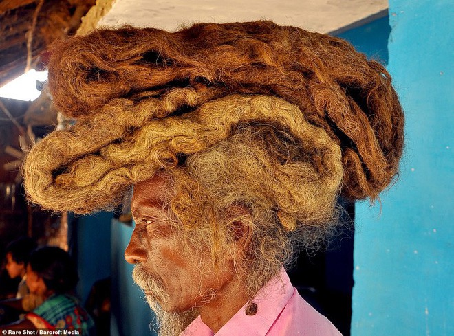 40 năm trời không dám cắt tóc gội đầu, người đàn ông Ấn Độ giải thích làm thế vì ‘đây là yêu cầu của Thượng đế’ - Ảnh 1.