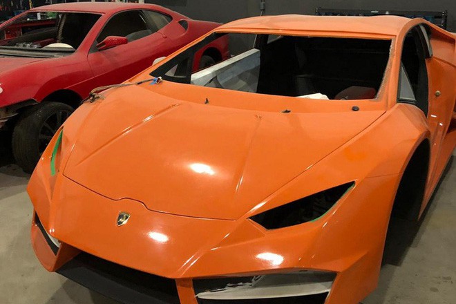 Đột nhập xưởng làm siêu xe fake: Lamborghini chục tỉ bán với giá rẻ như cho, xịn sò như thật - Ảnh 1.