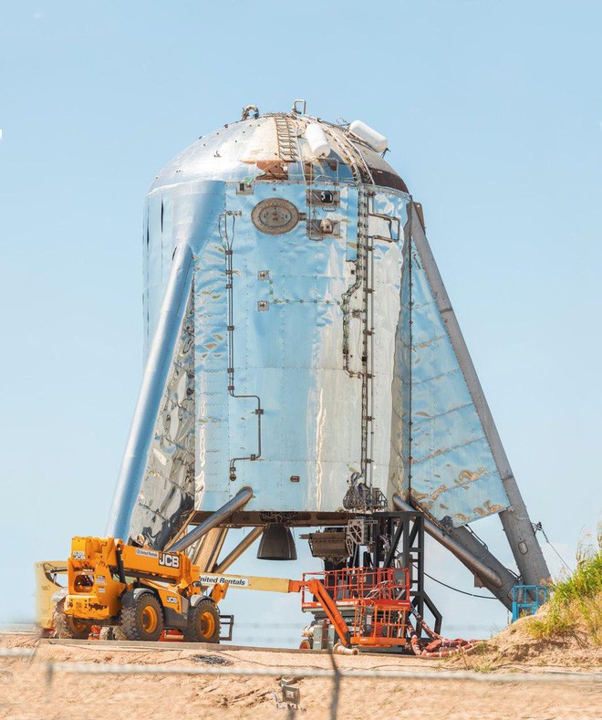 Hệ thống phóng mới của SpaceX bị một quả cầu lửa khổng lồ nuốt trọn, Elon Musk phải dời lịch bay thử - Ảnh 2.