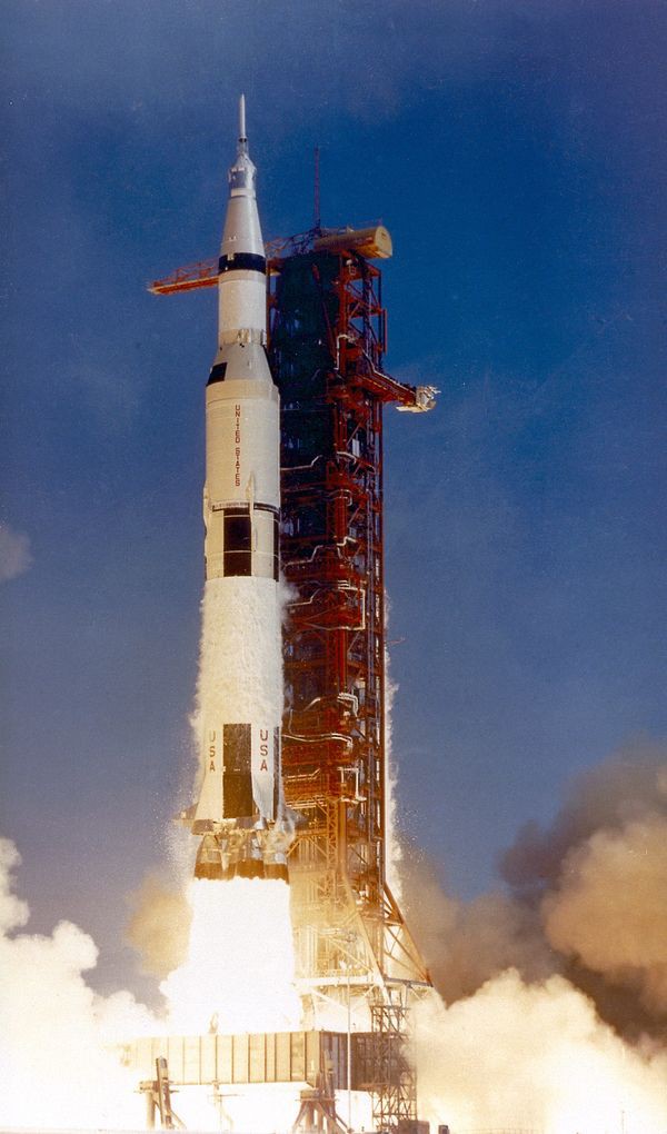 Hình ảnh sứ mệnh Apollo 11 đưa con người lên Mặt Trăng 50 năm trước - Ảnh 1.