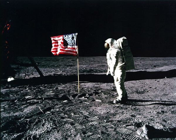 Hình ảnh sứ mệnh Apollo 11 đưa con người lên Mặt Trăng 50 năm trước - Ảnh 12.