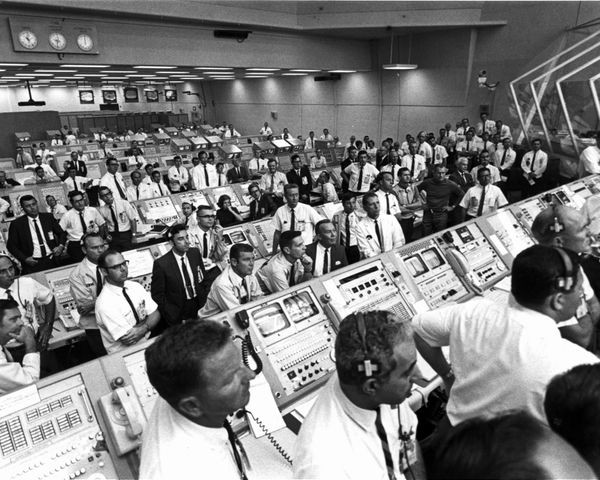 Hình ảnh sứ mệnh Apollo 11 đưa con người lên Mặt Trăng 50 năm trước - Ảnh 6.