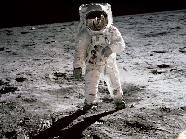 Hình ảnh sứ mệnh Apollo 11 đưa con người lên Mặt Trăng 50 năm trước - Ảnh 11.