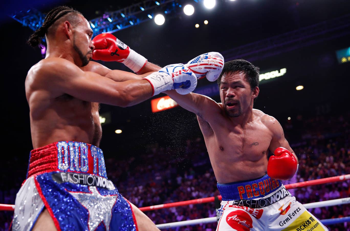 Huyền thoại Manny Pacquiao đánh như lên đồng ở tuổi 40, làm nhà vô địch bất  bại người Mỹ phải câm lặng