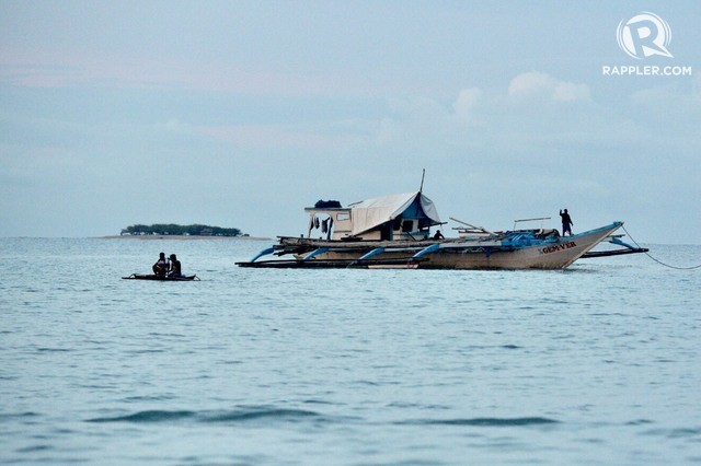 TT Duterte phải xin phép ông Tập để ngư dân Philippines đánh cá ở... EEZ Philippines - Ảnh 1.