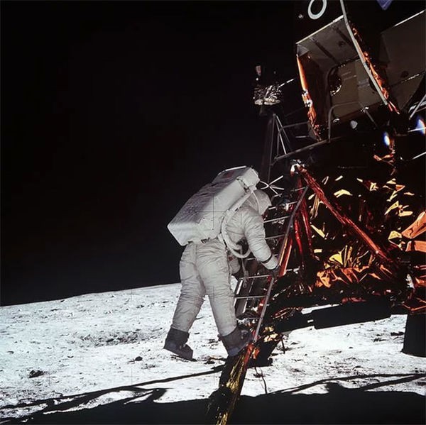 NASA đào tạo nhóm phi hành gia chụp ảnh Mặt trăng như thế nào? - Ảnh 1.