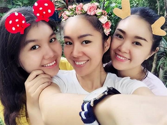 Lộ diện 2 cô em gái giống diễn viên Lê Phương như đúc: Cô ba là MC truyền hình, cô út học giỏi đỗ 4 trường đại học - Ảnh 2.