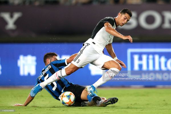 Tân binh 85 triệu euro bóp team, Ronaldo lập siêu phẩm giải cứu Juve - Ảnh 1.