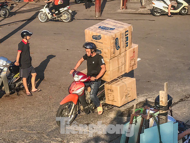 Chợ Long Biên ngày trùm bảo kê Hưng kính nhận án 48 tháng tù - Ảnh 12.