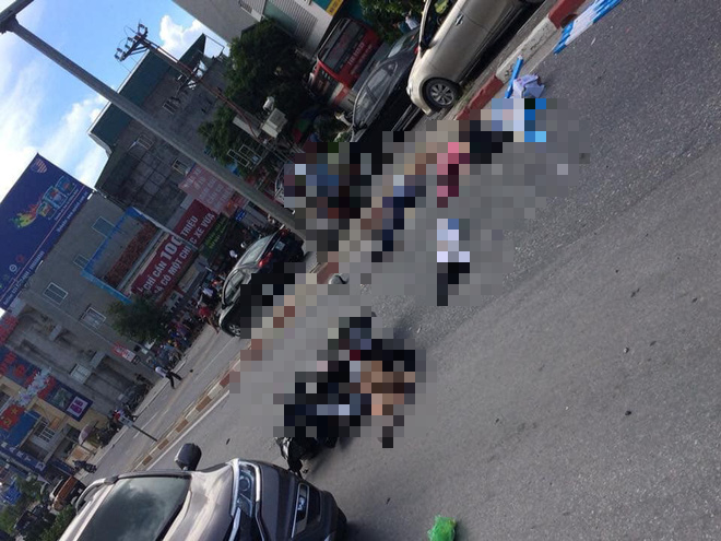 Xe khách đâm hàng loạt xe máy ở Quảng Ninh khiến ít nhất 5 người thương vong - Ảnh 3.